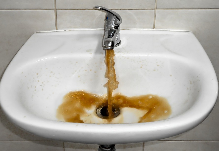 Four Reasons to Invest in a Water Filter